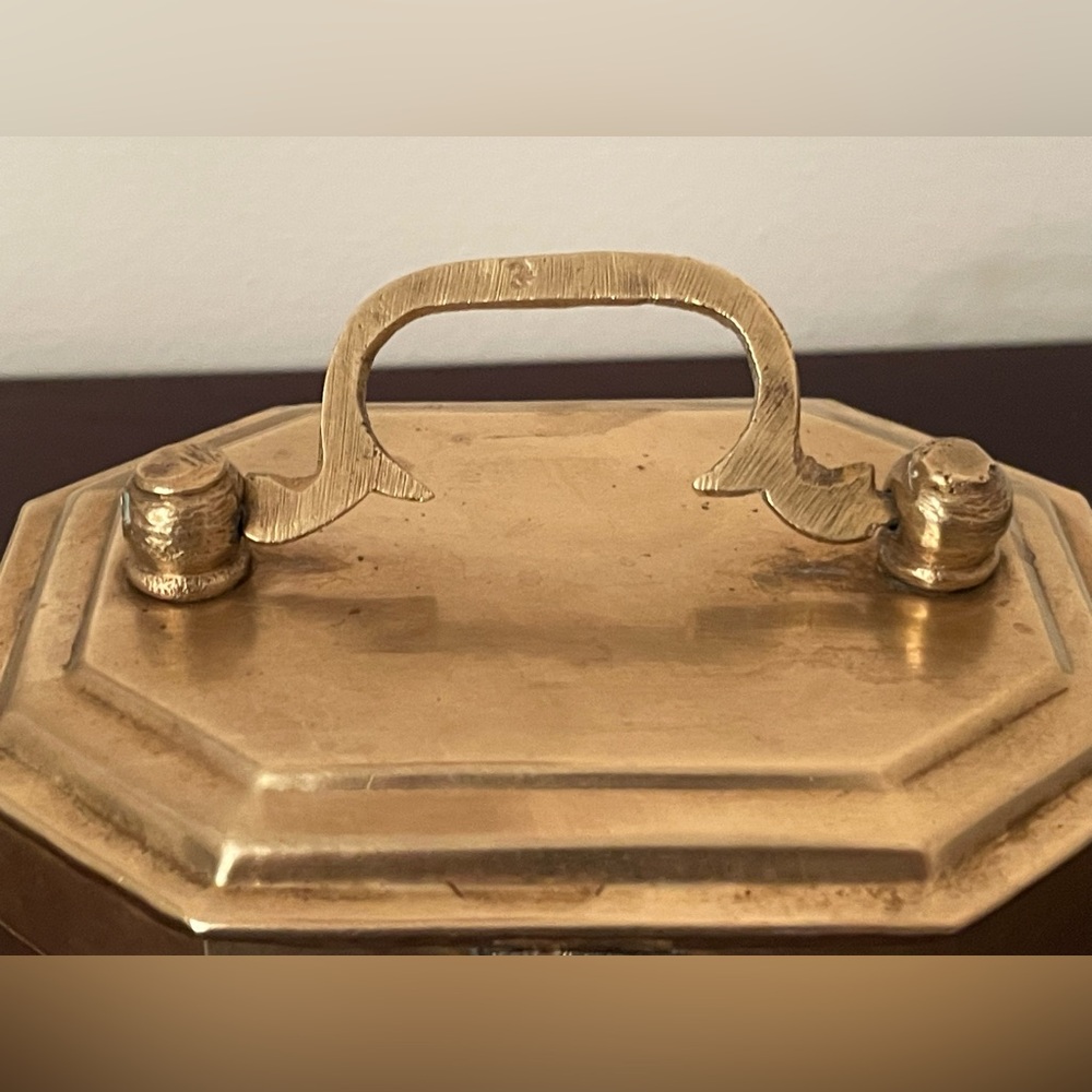 Handmade Brass Vintage Octagon shaped Solid Footed Hinged & Lockable Trinket Box - Picture 3 of 13